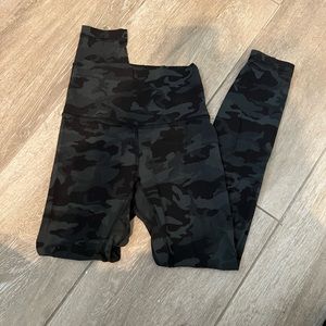 Lululemon align High-Rise Pant
25” Size 2